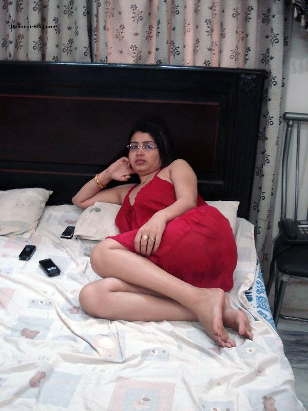 Indian Married Women With Red Night Dress Home Made Photoshoot ...